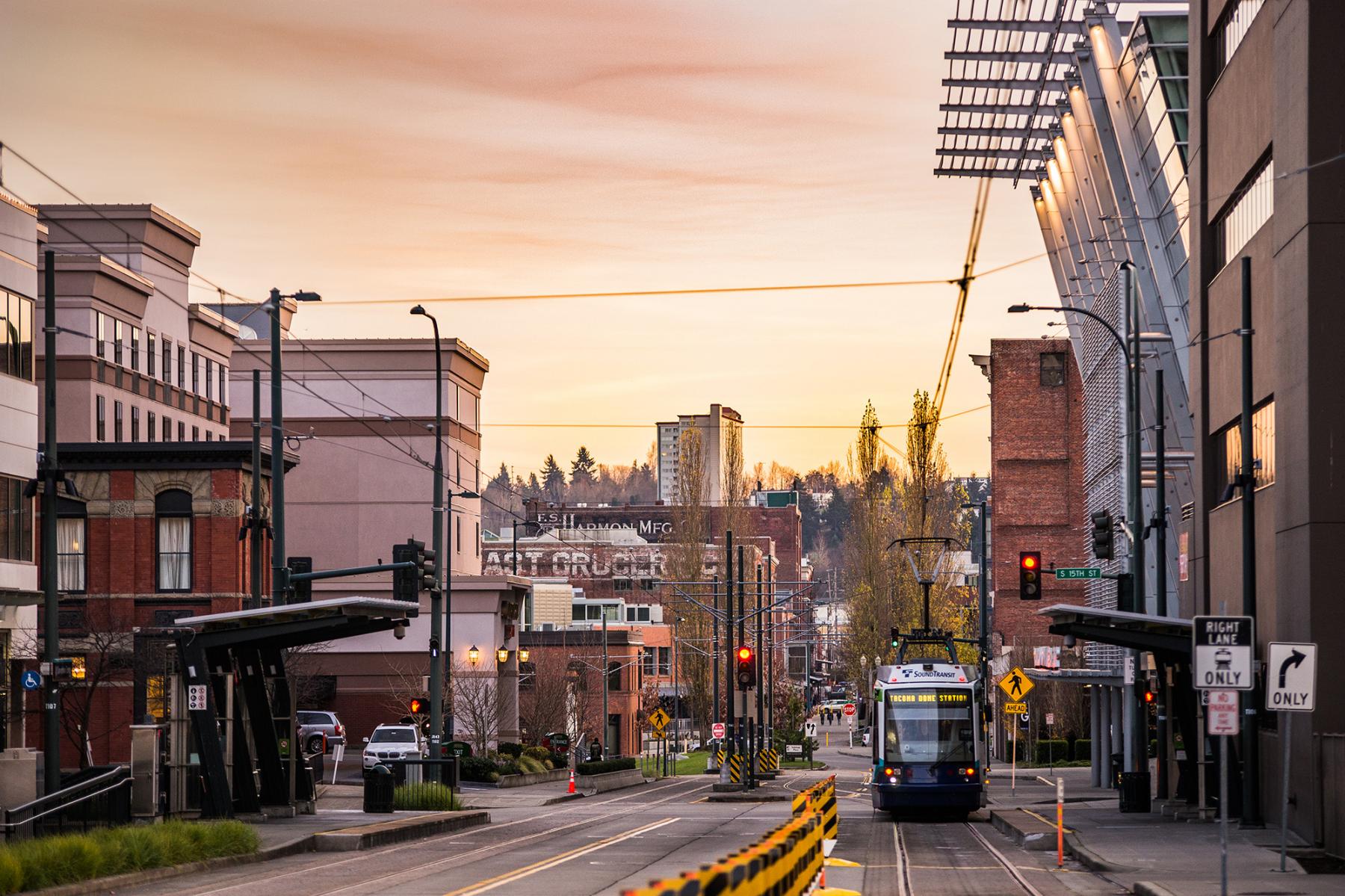 Photo Tacoma Link Light Rail next to the Convention Center